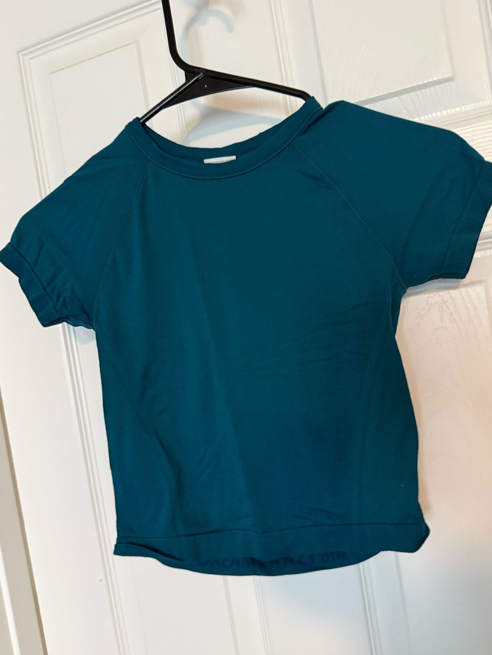EUC Athleta Girl Power Up Sport length tee in Coastal Teal size xs/6